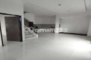 Rumah Baru 3 Lantai Posisi Hook di Villa Melati Mas Serpong