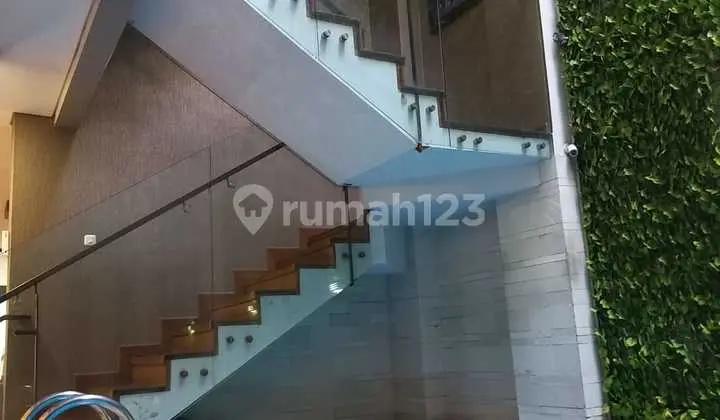 Luxurious 3-Storey House In Gading Serpong