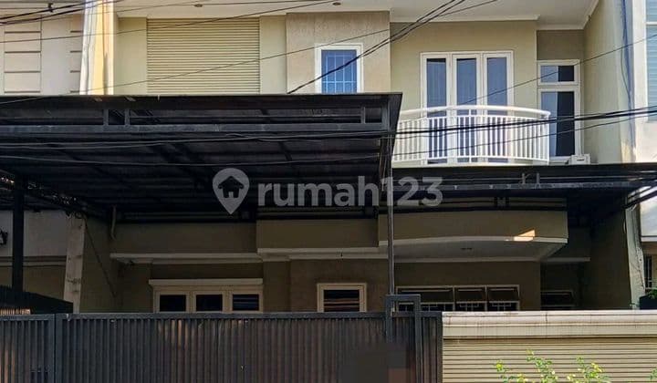 Rumah 2 Lantai Dalam Komplek Perumahan