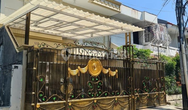 Beautiful House in the City Center