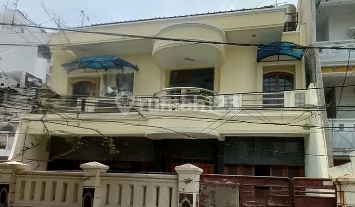 2-story house near Mall