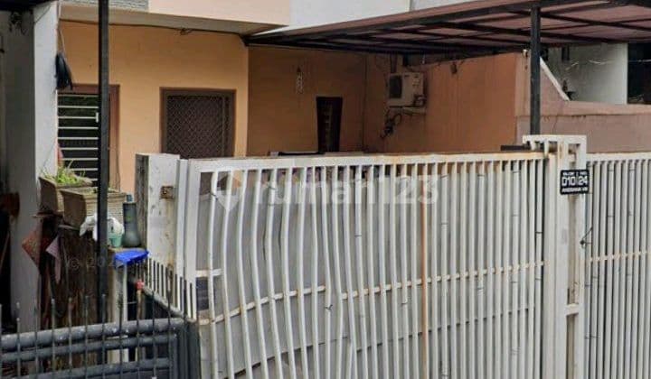 For Sale Ready-to-Occupy House Kedoya Baru Residence in Front of Beautiful Park Cheap