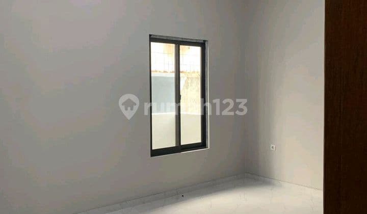 Selling Cheap Ground Floor Kiosk at Srengseng Junction, Rare Opportunity