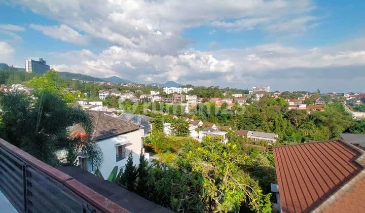 Di Sewakan Rumah Lux Mewah 2,5 Lt Resort Dago Pakar Dkt Cigadung Taman Hutan Raya Jarang Ada Full Furnished Ada Kolam Renangnya