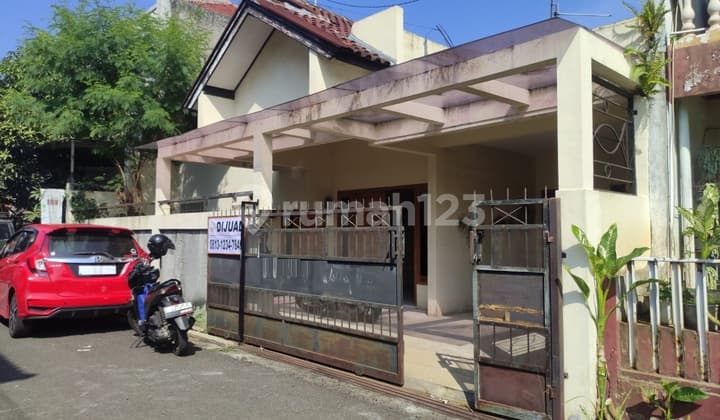 Jual rumah komplek Margahayu Raya, posisi depan strategis pisan