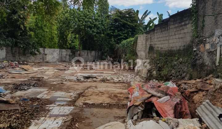 di Tanah H Balong, Jakarta Selatan 879 m²