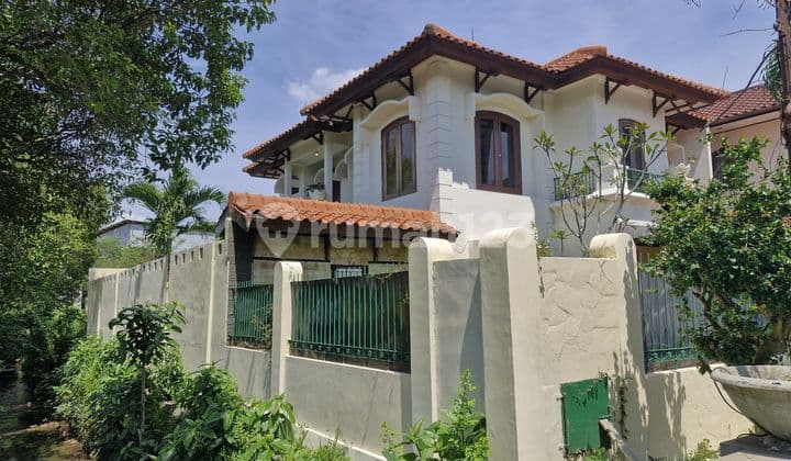Puri Cinere Inside Residential Complex, Occupied, SHM (Certificate of Title), Hook (connected to utilities), Strategic Level, Flood-Free Forever, Land Area 400 m2, Building Area 300 m2, 4+1 Bedrooms, 3+1 Bathrooms.