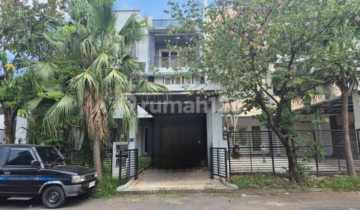 Rumah Mewah 3.5 LT di Villa Grand Sungkono, Surabaya