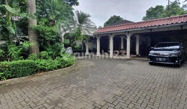 Classic Home, Comfortable Residence