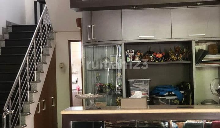 Rumah Bagus 3 Lantai SHM di Komplek batununggal indah