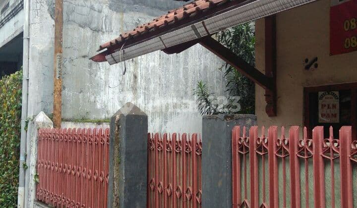 Rumah sederhana terawat di Sayap Jln moh toha SHM Jual cepat