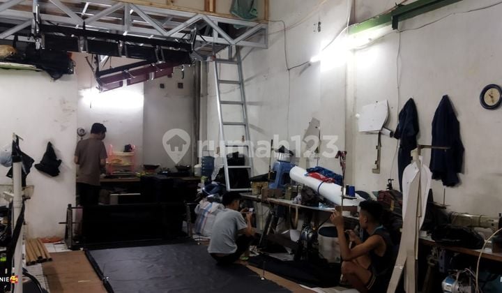 Ruko di Jl cibereum batas kota Sudah Renovasi disewakan cepat