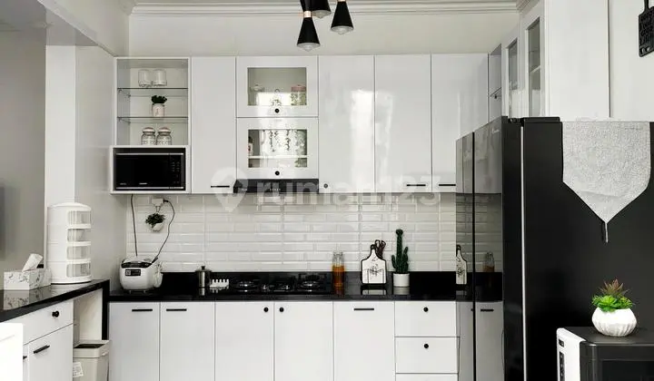 Rumah Cantik 2 Lantai di Kopo Dekat Perkantoran Jual Cepat