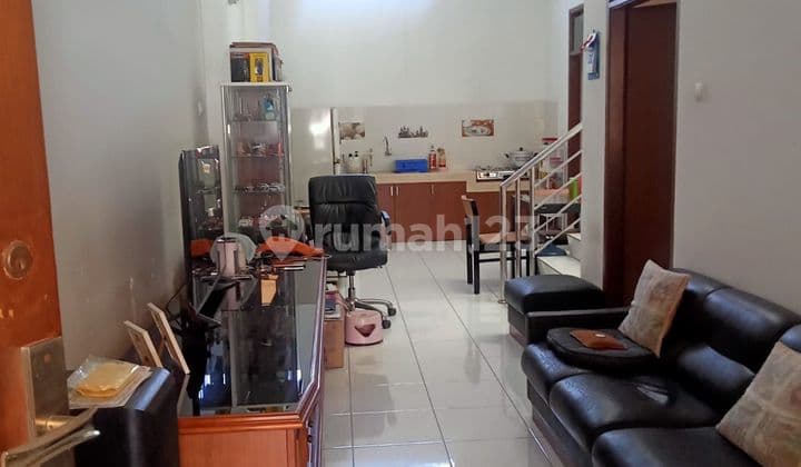 Rumah 2 Lantai Sudah Renovasi Shm Di Komplek Kembar