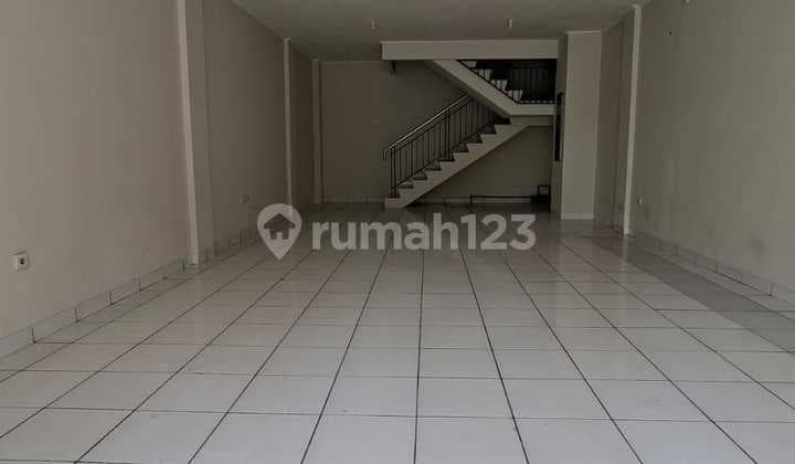 ******** ******** Di Mekarwangi Jln Utama