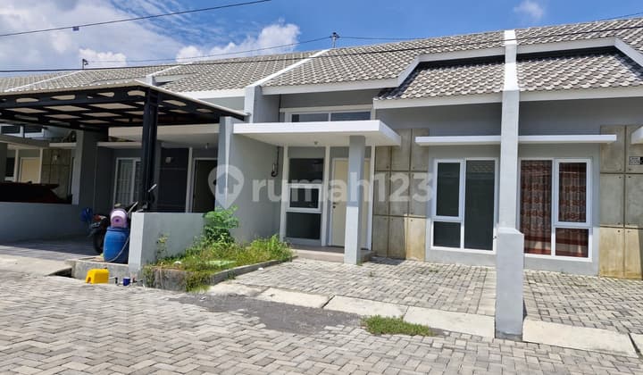 Rumah Bagus di Komplek Perumahan di Plamongan