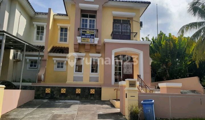 Rumah dengan Perabot Siap Huni di Dalam Perumahan Samarinda