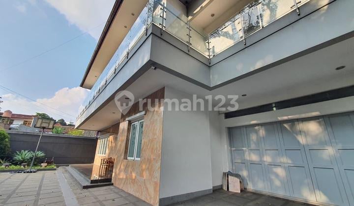 Rumah Mewah Mainroad Lembang Cocok untuk Villa atau Rumah Mewah