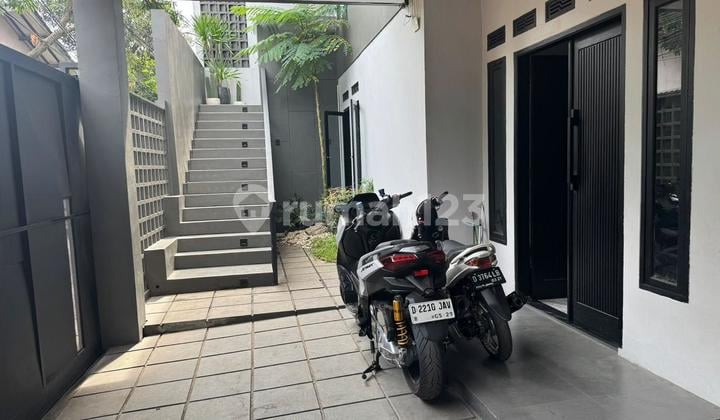 Rumah 2 Lantai Semi Furnished Lokasi Strategis