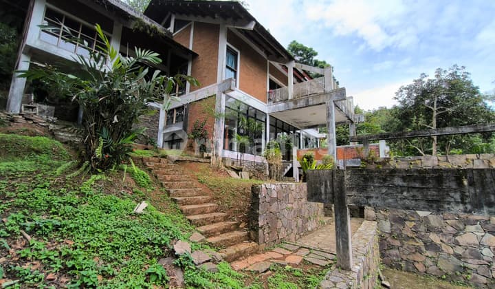 Dijual Rumah Nyaman dan Asri Cocok untuk Villa Resto