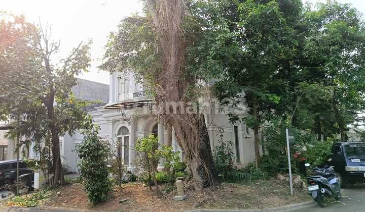 For Sale House in Les Belles Maisons Serpong Hook With Swimming Pool