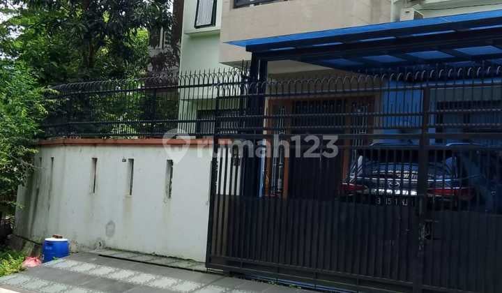 Rumah 2 Lantai di Nusaloka BSD