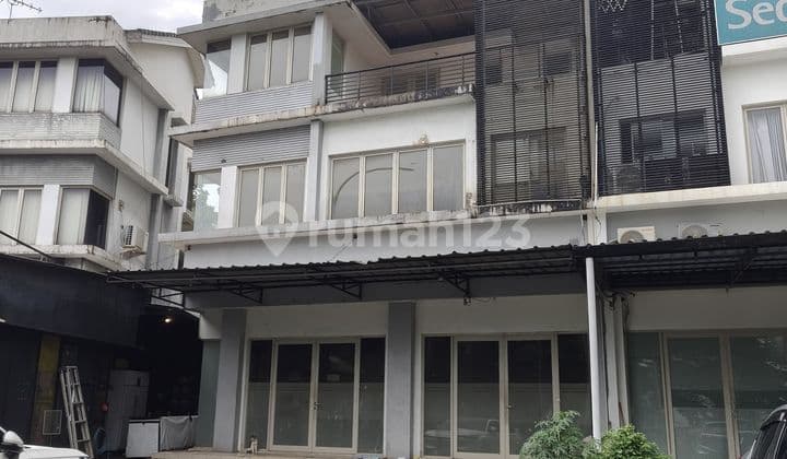 House + Commercial Space in De Latinos BSD