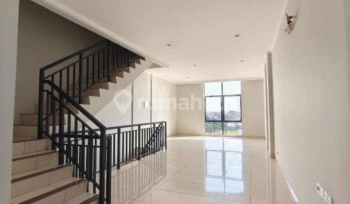 Disewakan Ruko 3 LT di Summarecon Crown Gading, Bekasi Utara.
