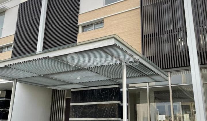 Mozart House UK 10x25 Lift, marble, 3 Floors, south, brand new