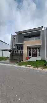 Rumah pik Golf Island 12x25 hadap selatan,semi furnish,2,5 lantai