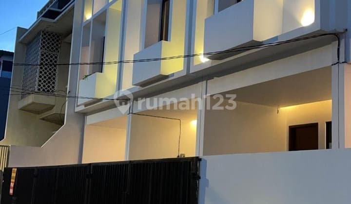 rumah muara karang 4x15 brand new,3,5 lantai,minimalis,selatan