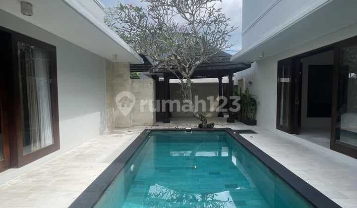 Villa Modern Minimalis Siap Huni di Kawasan Mumbul, Nusa Dua