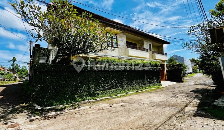 For Sale 4BR 3-Story Villa SHM in Puri Gading Jimbaran