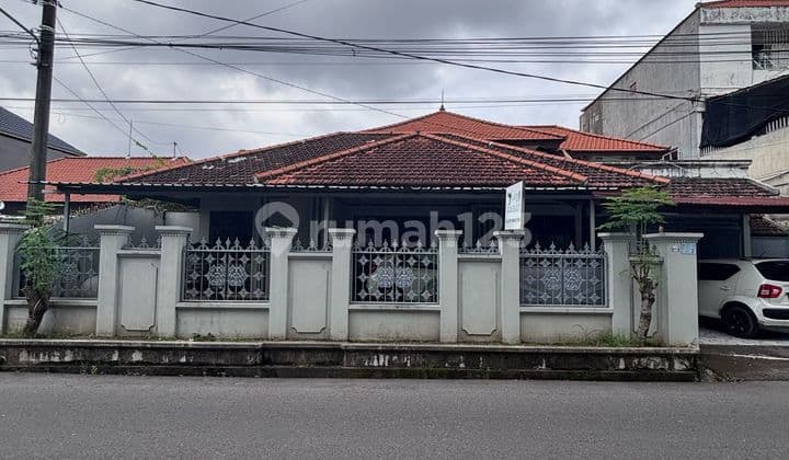Langka! Rumah Lama Pinggir Jalan Dekat Living World