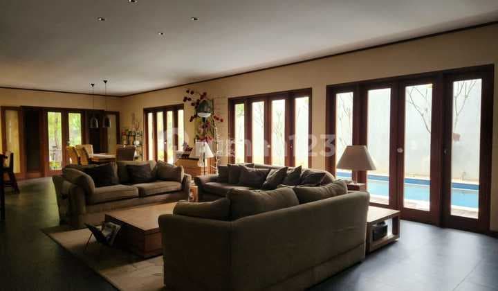 Rumah Homy Sayap Hegarmanah Sayap Ciumbuleuit Dengan Kolam Renang