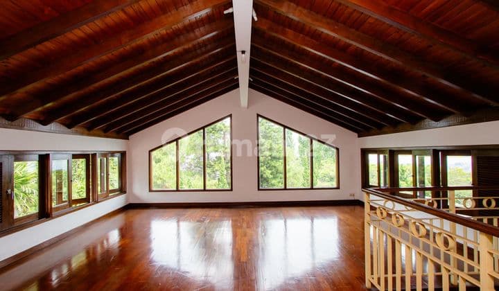 Villa 3 Lantai Padasaluyu Semi Furnished