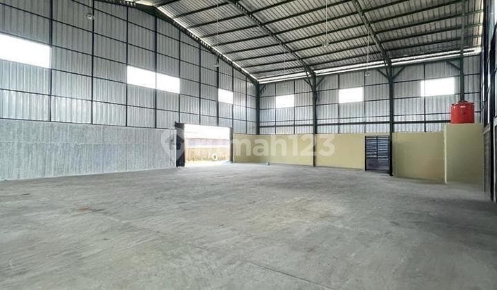 Gudang Sayap Moh Toha, Akses Truk Engkel Dan Fuso