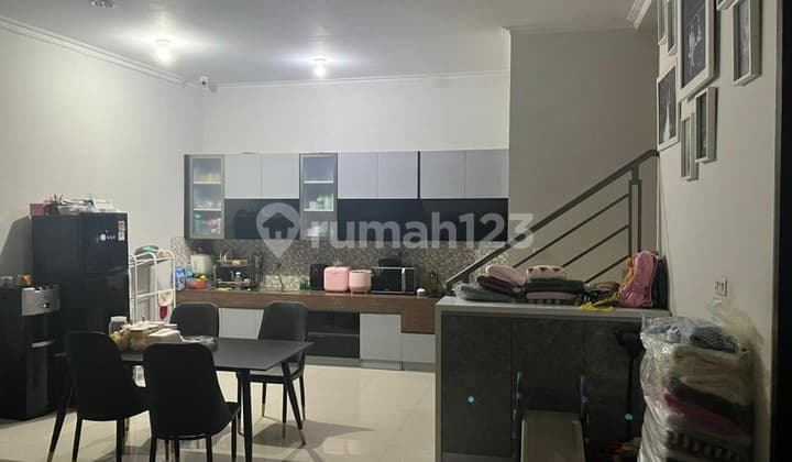 Ngebut Rumah Minimalis 2 Lantai di Mekarwangi