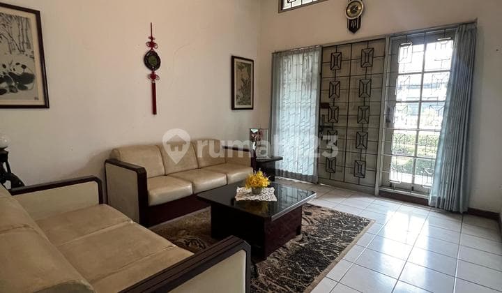 Rumah Besar Terawat Di Kembar