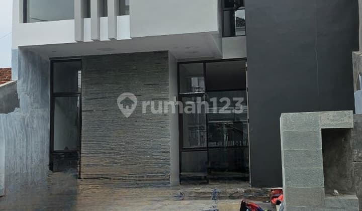 Stone House in Batu Indah Sayap Batununggal