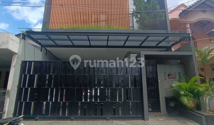 Rumah Modern Siap Huni Dalam Komplek Besar Bangunan 2024
