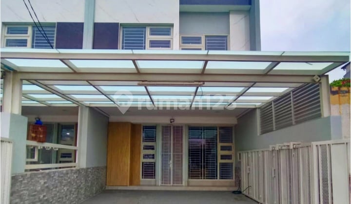 Brand New Modern House Radio Dalam Kebayoran Baru