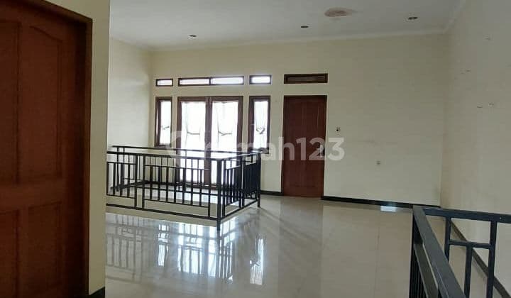 Rumah Nyaman Minimalis 2 Lantai di Turangga