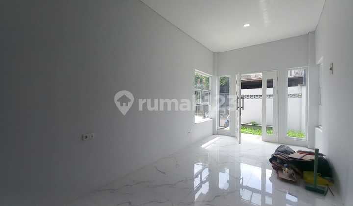 Rumah Nyaman Modern di Taman Kopo Indah 3