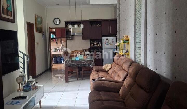 Rumah Minimalis 2 Lantai di Komplek Kurdi