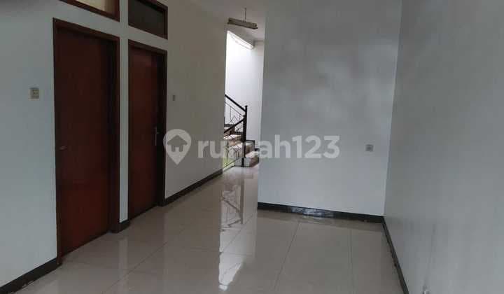 ruko 3 lantai lokasi strategis di cikutra