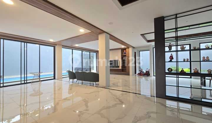 Rumah Lux Mewah Hommey 2.5 Lantai di Sayap Setiabudi