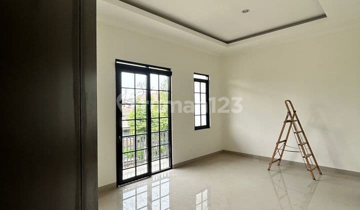 Rumah Bagunan Baru Minimalis Modern di Turangga