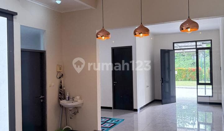 Rumah Minimalis Nyaman Modern di Taman Kopo Indah 5