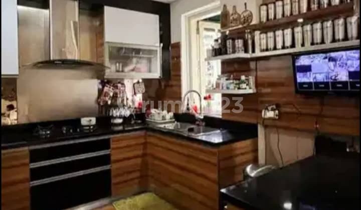 Rumah Nyaman Modern Hommey di Dalam Komplek Kurdi